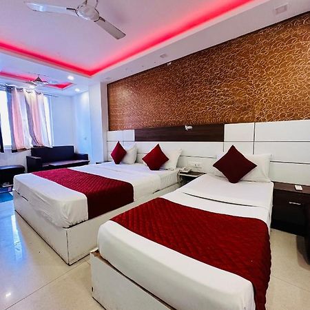 Palm Majestic At Airport New Delhi Exterior photo